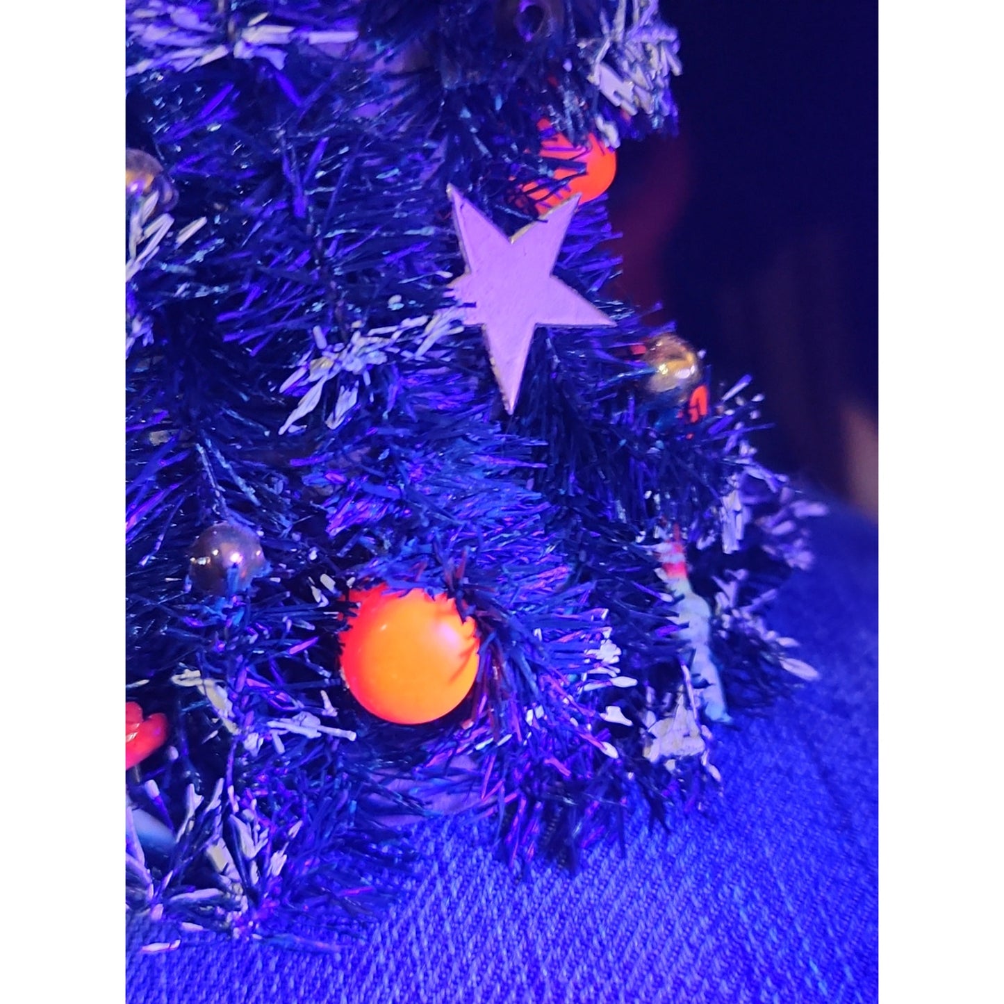 Vintage Bottle Brush Tree from 1950's Made in Japan Winking Merry Lite. Bulbs Glow UV light AS IS no lights no base bbt4