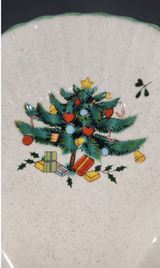 Vintage Mikasa Festive Season EB451 Shell Dish Candy Trinket Soap Scalloped Christmas Dish Made in Japan