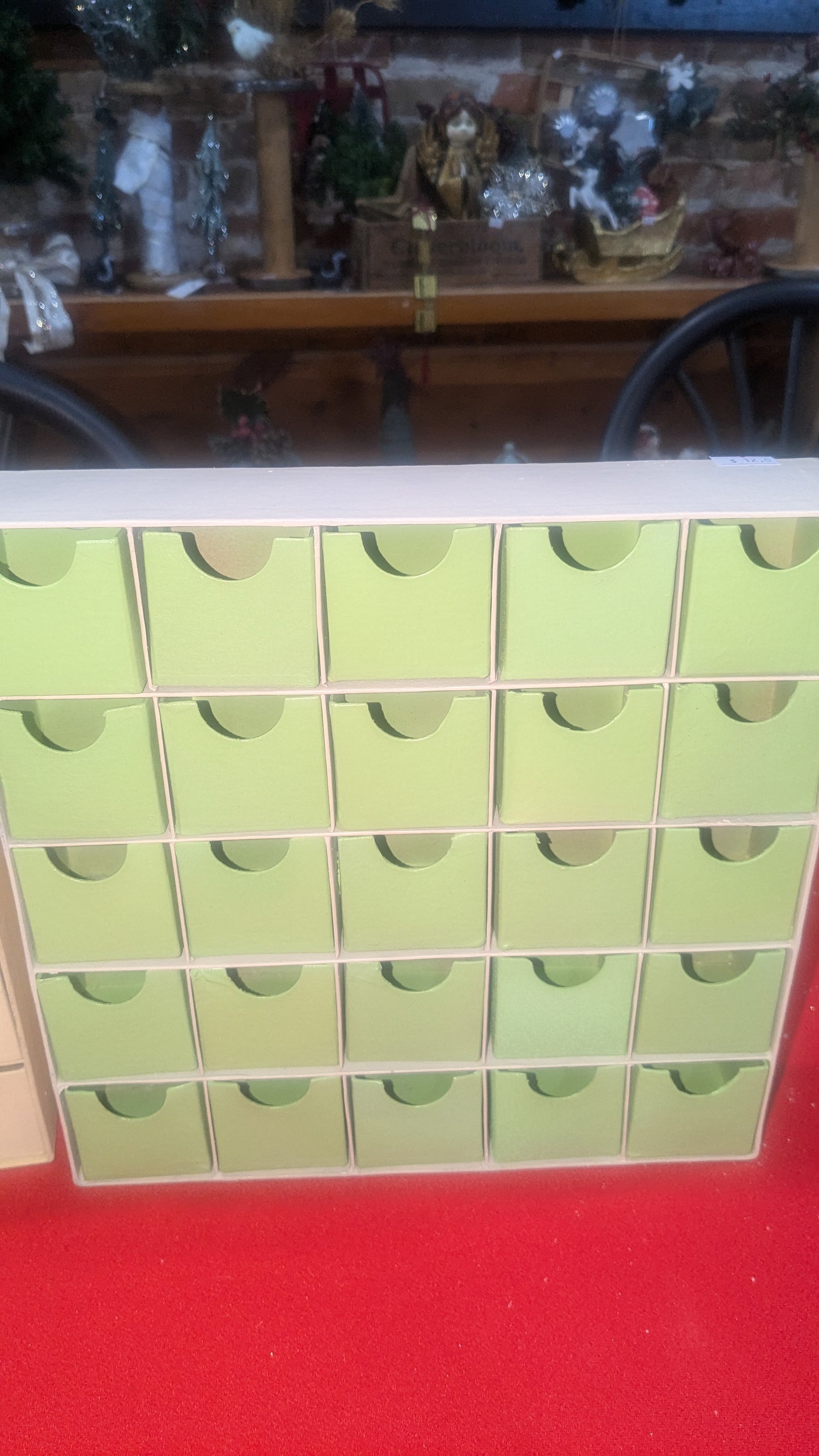 25 little boxes that come out of the frame can be used for Christmas vacation countdown Advent