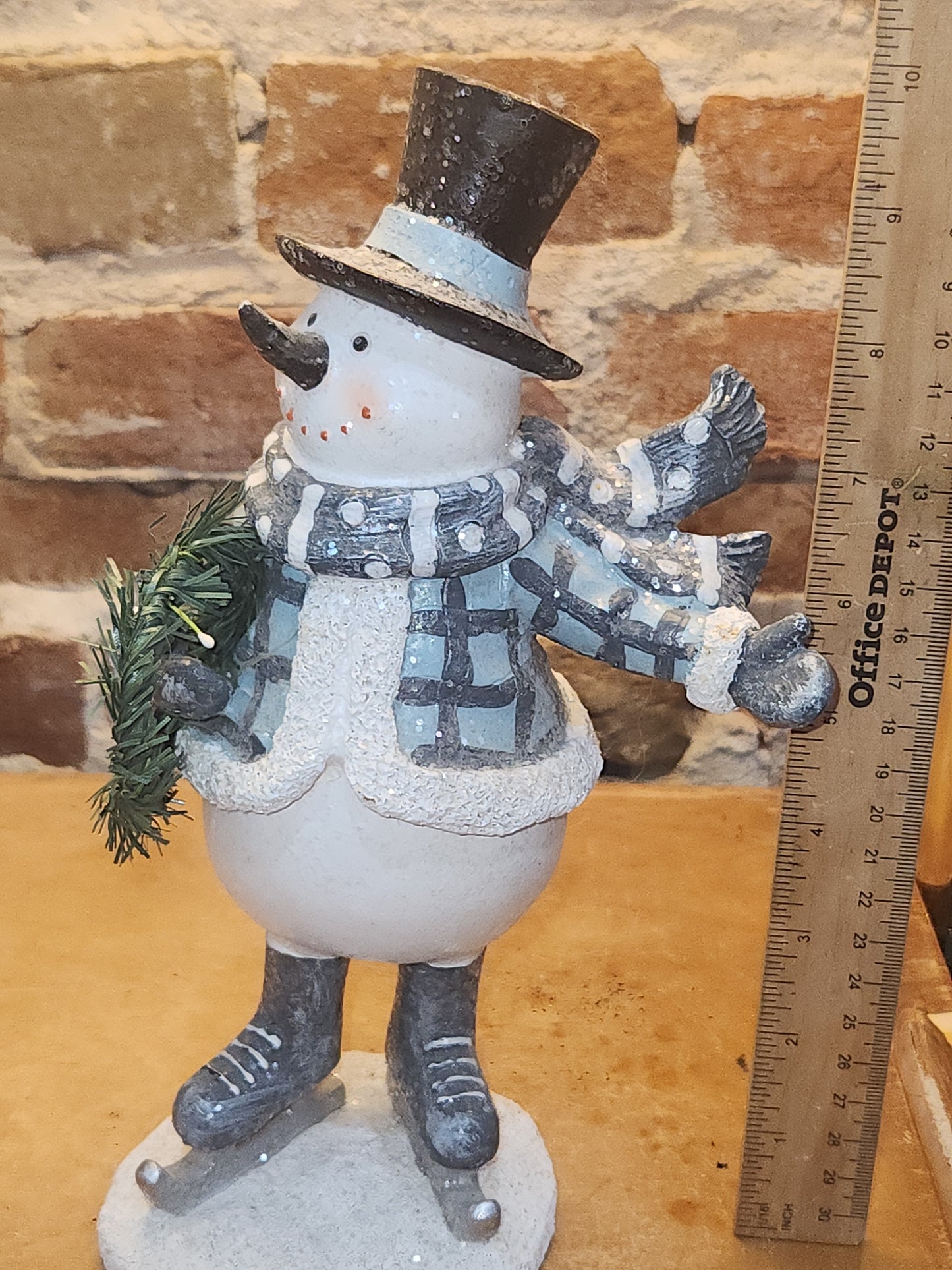 Resin Skating Snowman Blue White with Tree sm07