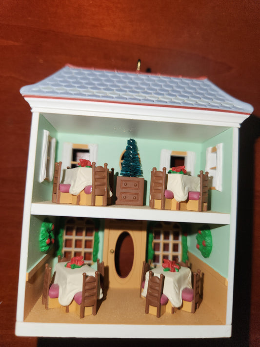 Cafe Ornament Hallmark Nostalgic Houses and Shops. Hh1997