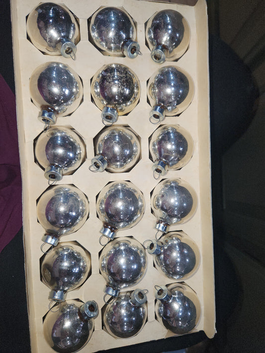 Vintage Pyramid Rauch Silver 2" ornaments AS IS bo69