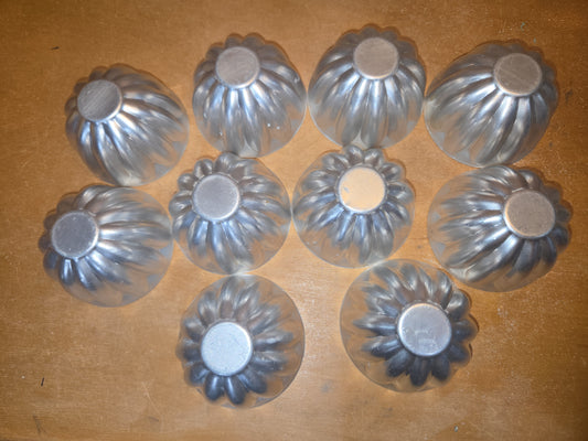 Vintage Set of 10 Small Aluminum Scalloped Fluted Tins Molds Cups Bundt Pans AS IS al23