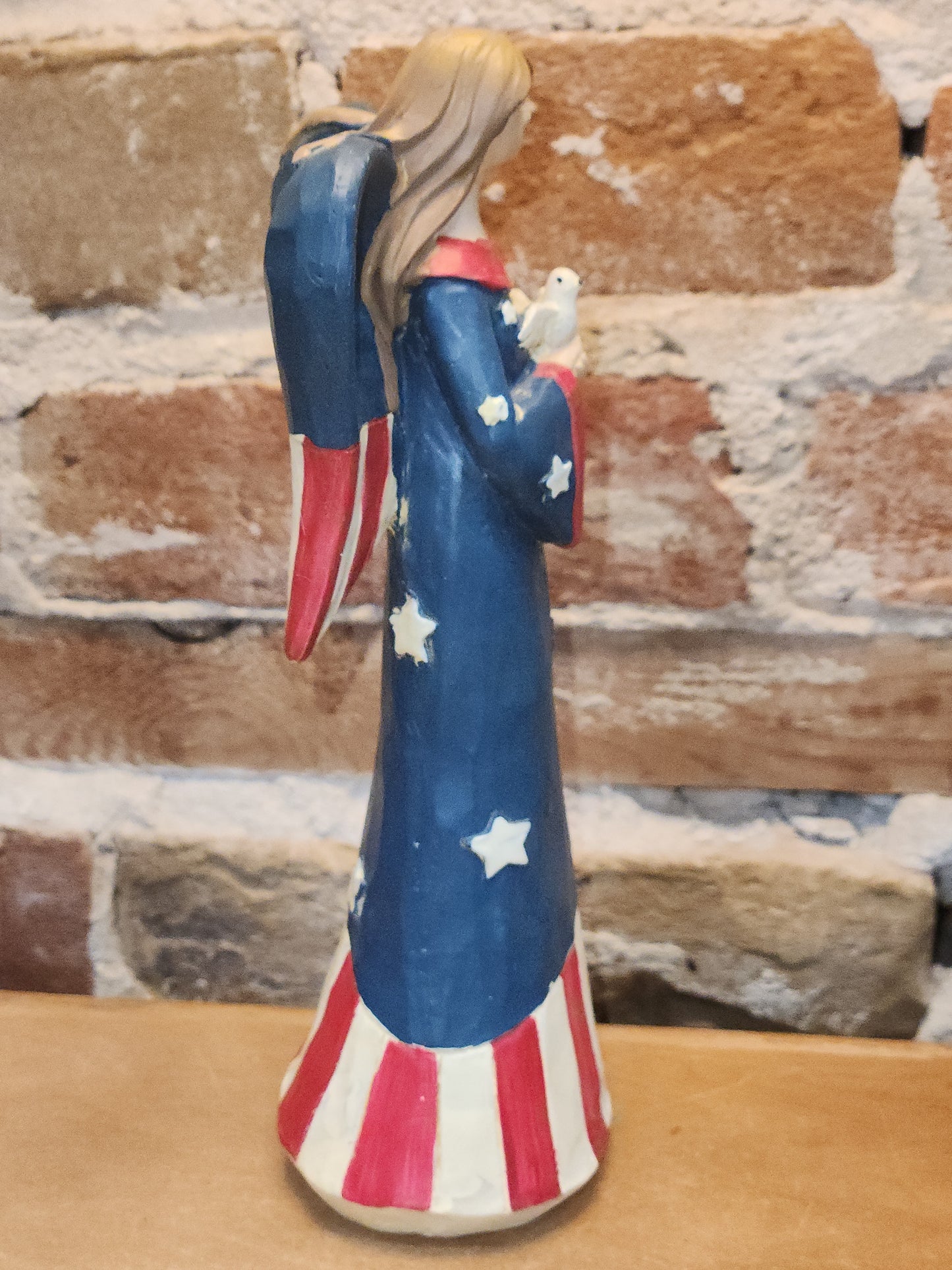 Patriotic Resin Angel with Dove an79