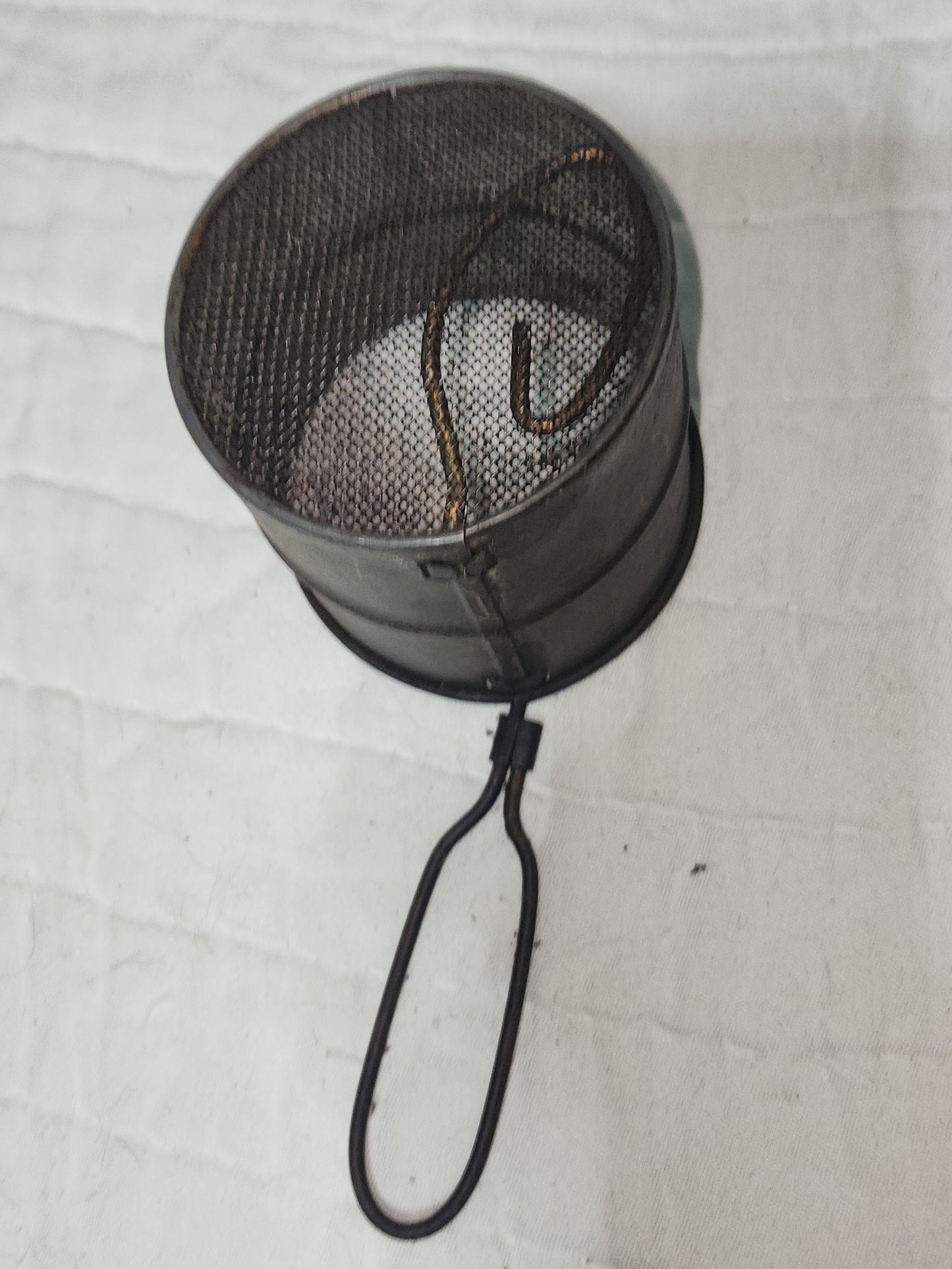 Vintage Manual Hand Held Flour Sifter one cup two cups full made in USA kit227