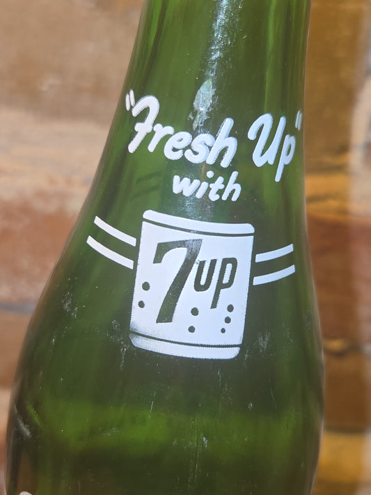 Vintage Soda Bottle 7-Up 12 oz Bubbles Label Green Glass vsb59