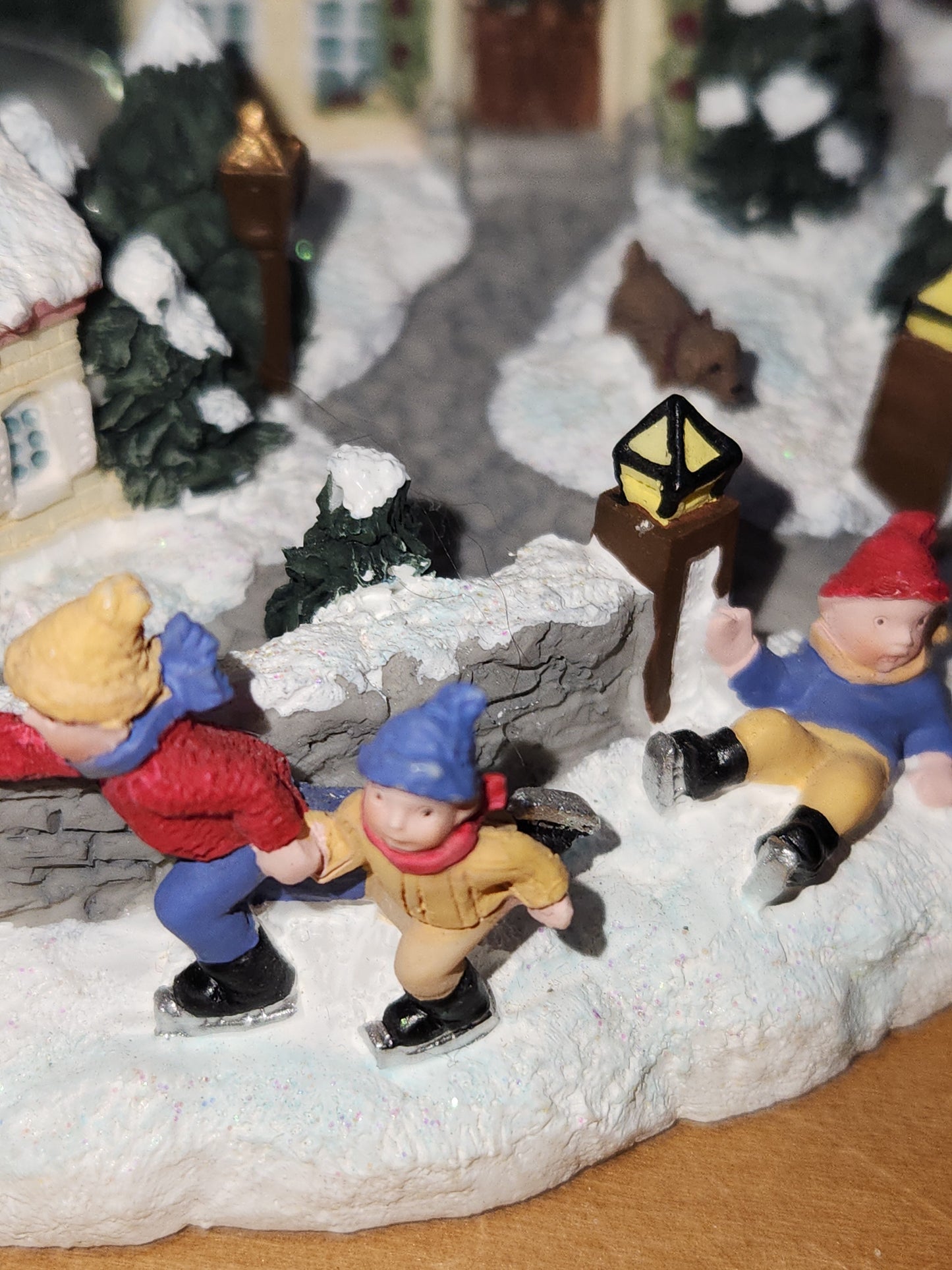 Vintage Pfaltzgraff Winterberry Scenic Village with Tea Light 2001