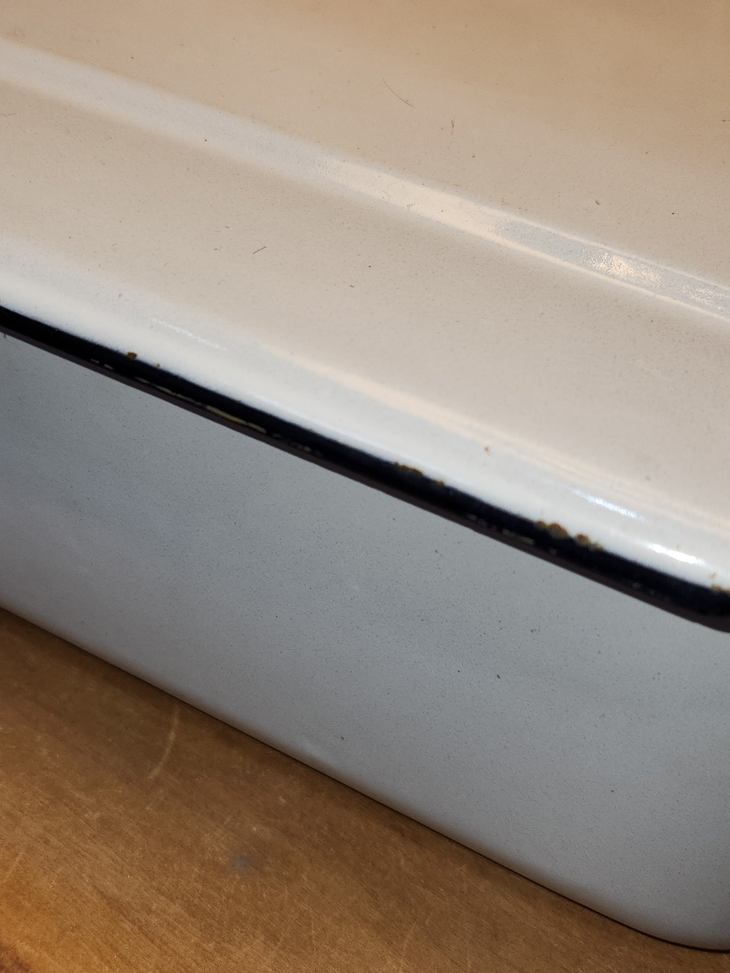 Vintage Enamelware Refrigerator Box or Baking Dish with Lid White & Black en78