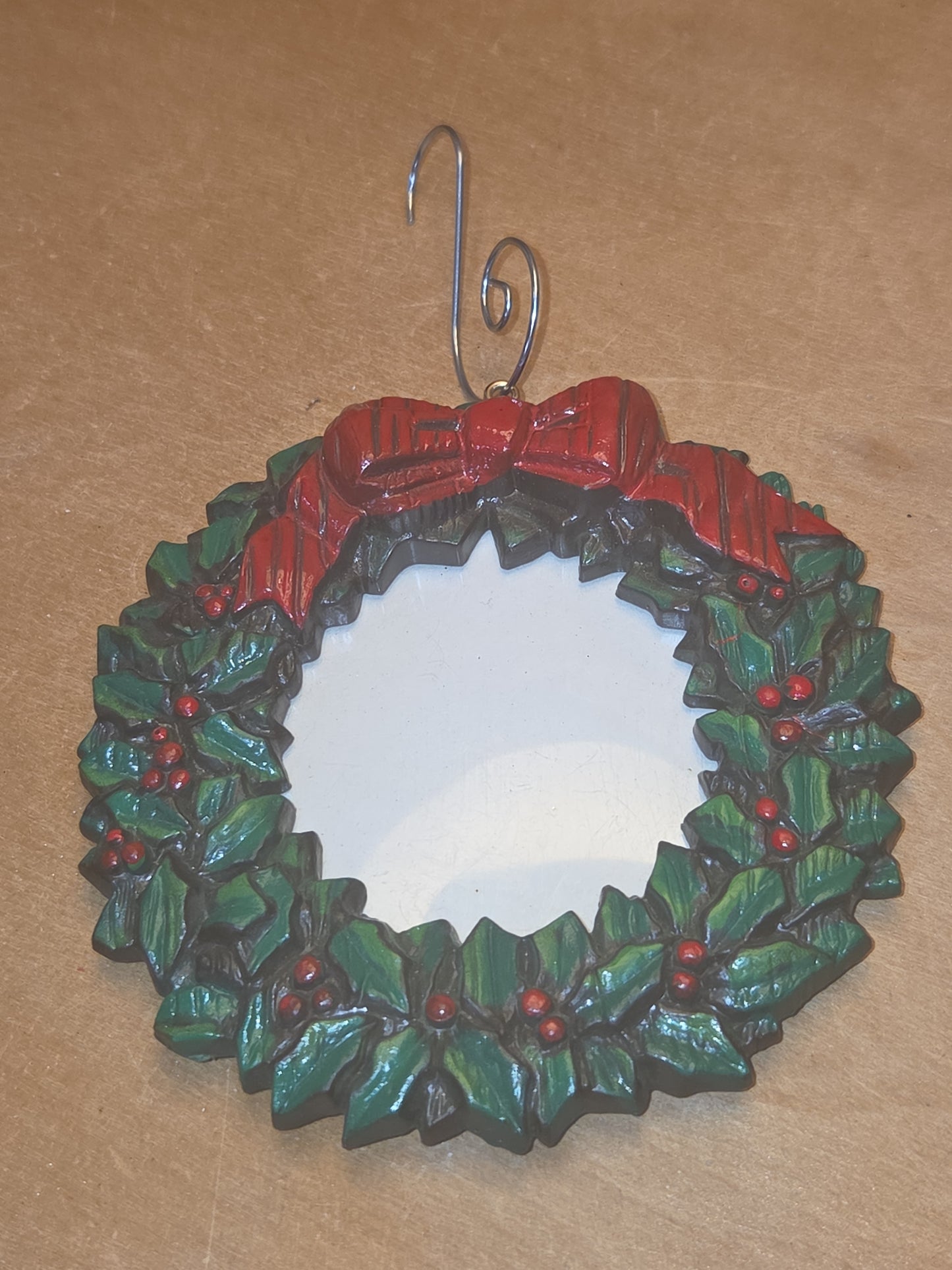 Vintage Avon Ornament Captured Moments Picture Frame Christmas Wreath 1984 NO BOX