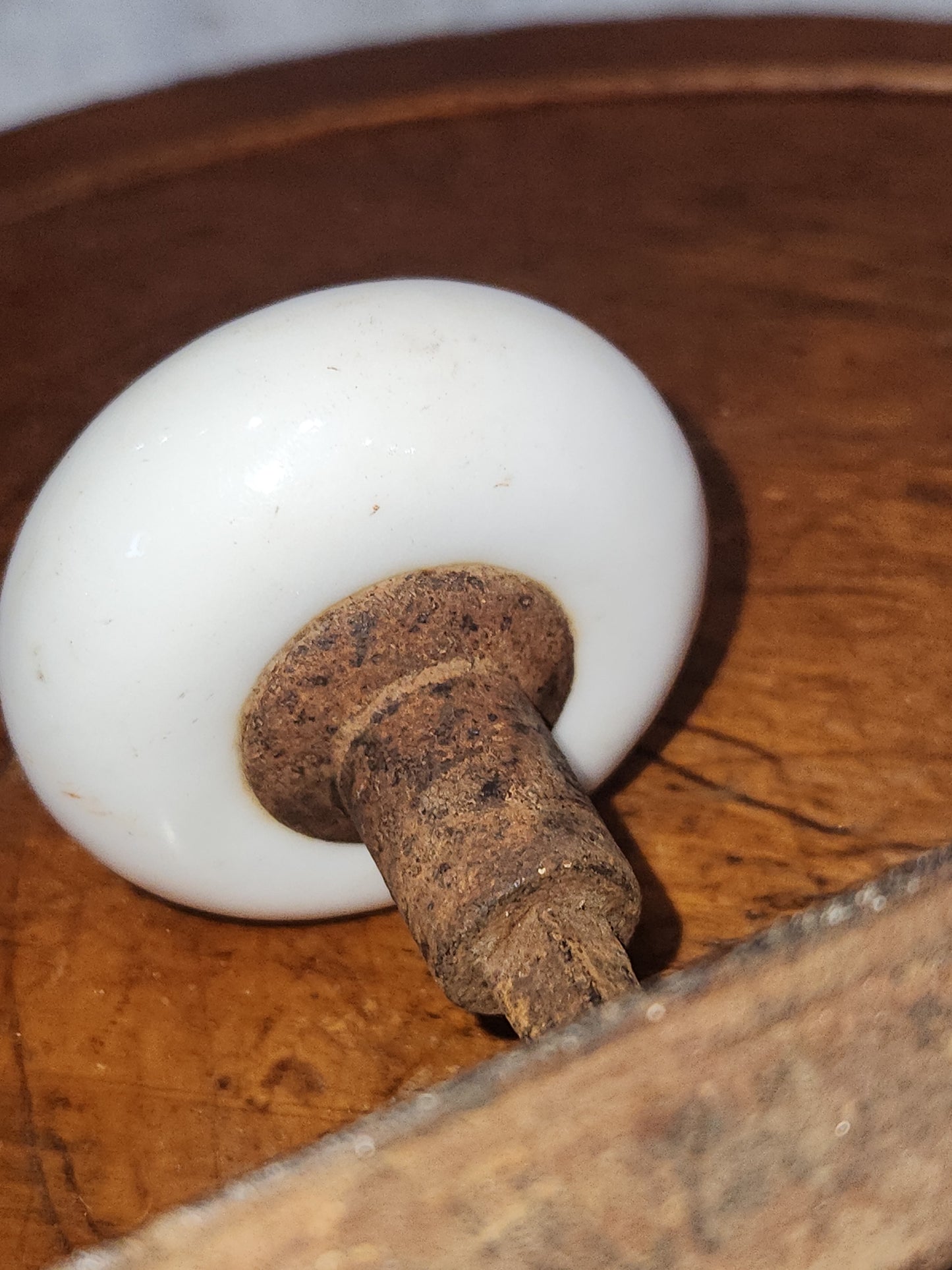 Antique Brown & White Door Knob and Lock Set kn4