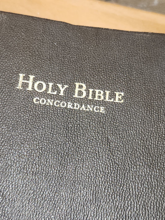 Vintage Hardcover Holy Bible Red Letter Edition Concordance King James Version World Publishing Bible vb09