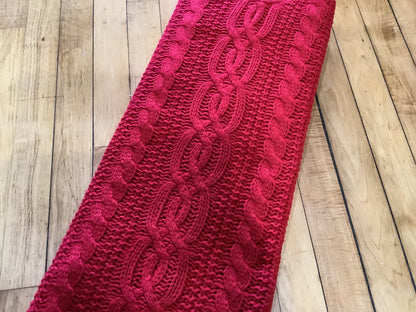 Ts1 red knit tree skirt