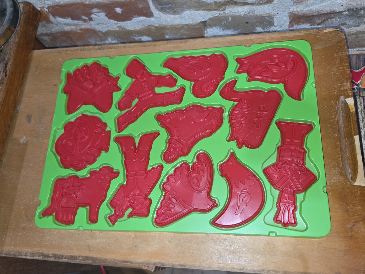 Vintage Collectible Cookie Cutters Kraft Kitchens The Twelve Days Of Christmas Plastic Cookie Cutters 1978 With Box cc76