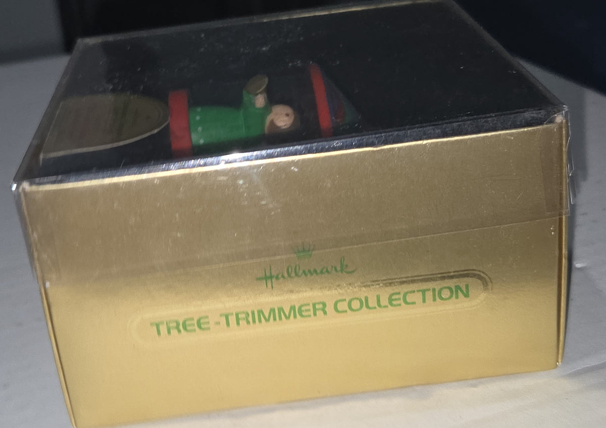 Vintage Hallmark Tree-Trimmer Ornament Christmas Carrousel Twirl-About Motion Angels Carousel