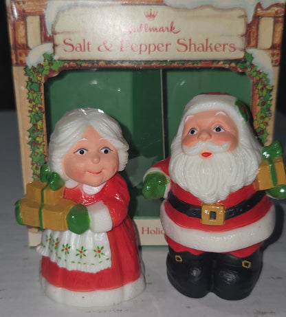 Vintage Hallmark Salt & Pepper Shakers Santa & Mrs Claus NIB in Box See Photos