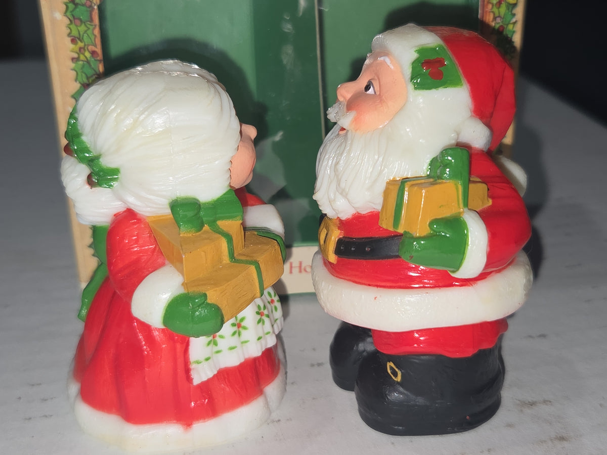Vintage Hallmark Salt & Pepper Shakers Santa & Mrs Claus NIB in Box See Photos