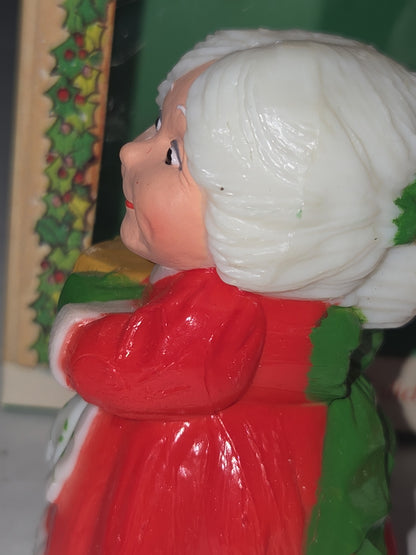 Vintage Hallmark Salt & Pepper Shakers Santa & Mrs Claus NIB in Box See Photos
