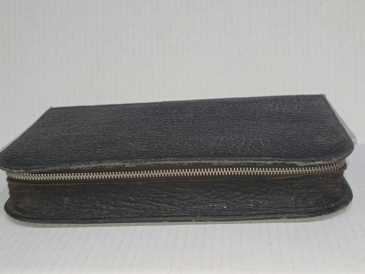 Vintage Men’s Grooming Travel Kit Toiletry Set Textured Leather