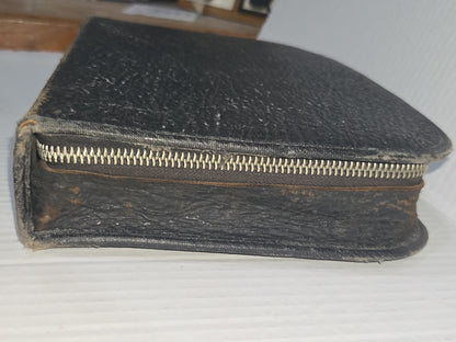 Vintage Men’s Grooming Travel Kit Toiletry Set Textured Leather