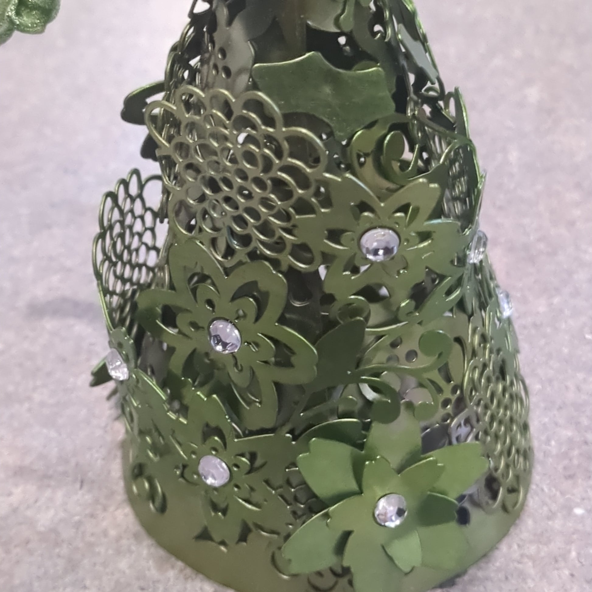 Metal Tree Ornament mto