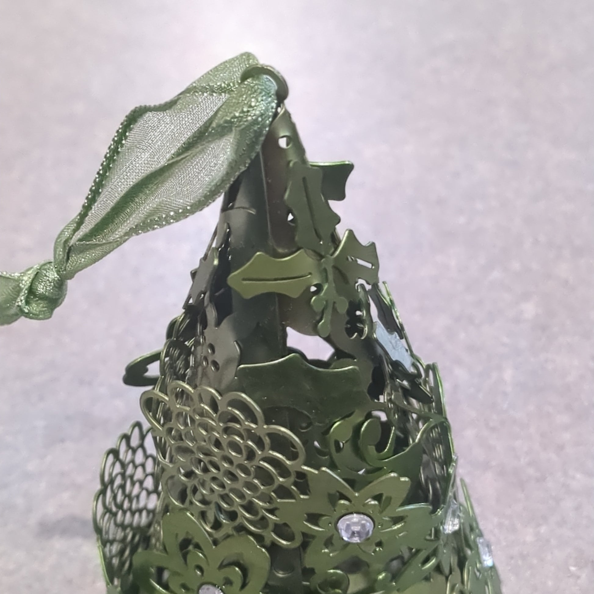 Metal Tree Ornament mto