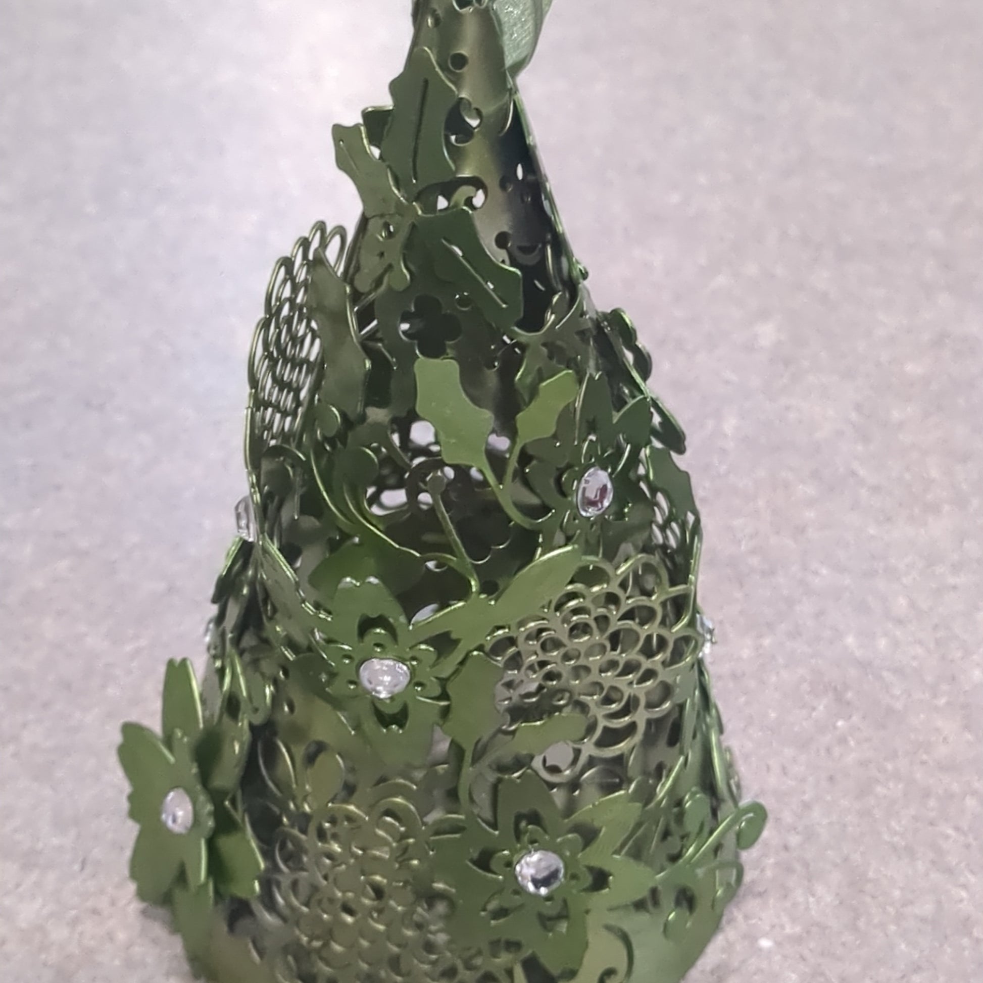 Metal Tree Ornament mto