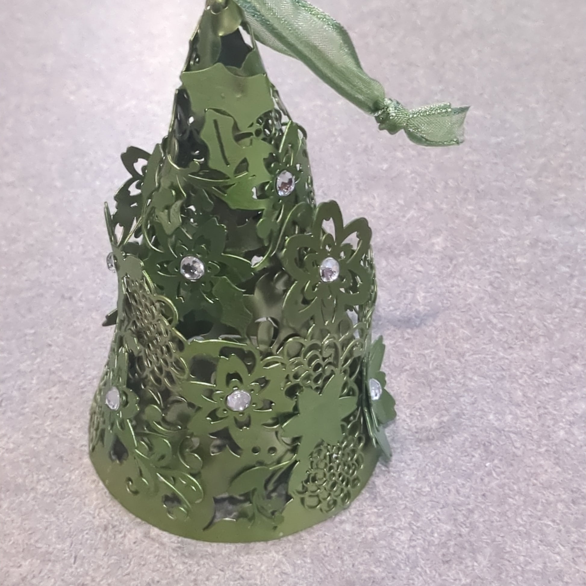 Metal Tree Ornament mto