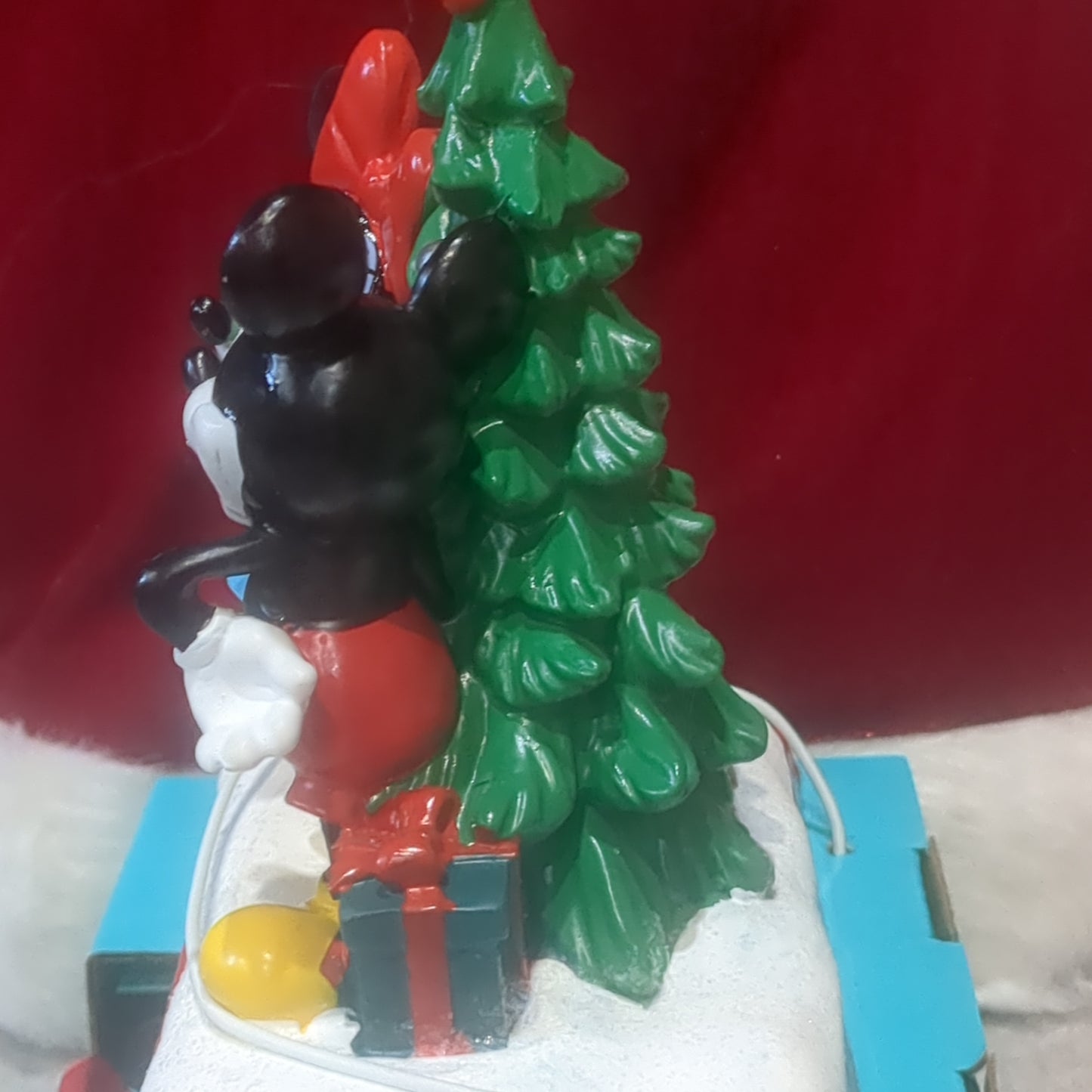 Sh5 Mickey and Minnie stocking holder