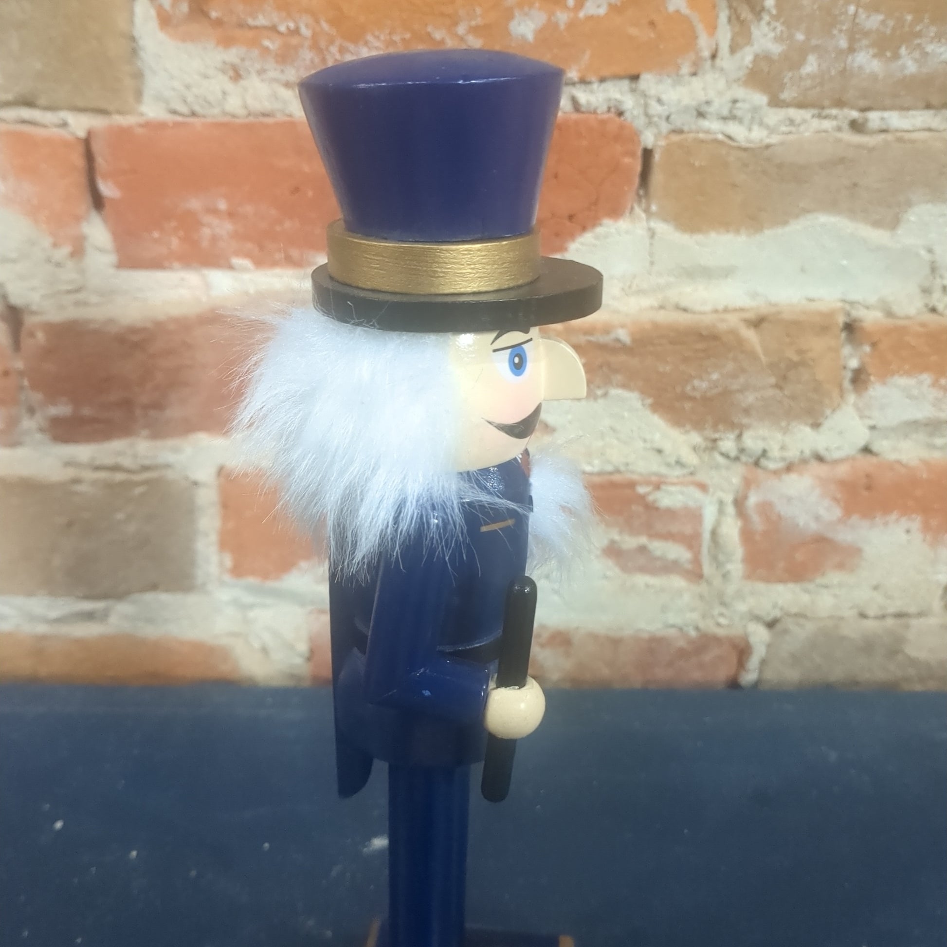 Nutcracker Police Policeman NC9