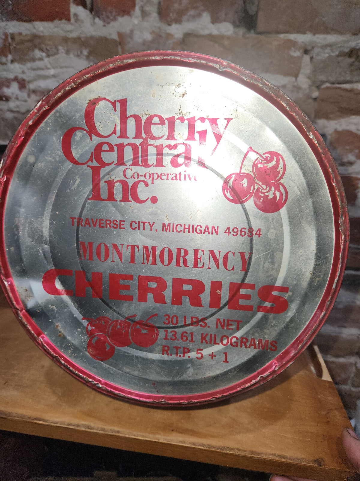 Vintage Cherry Central Co-Op Cherry Growers Tin Can Traverse City Michigan