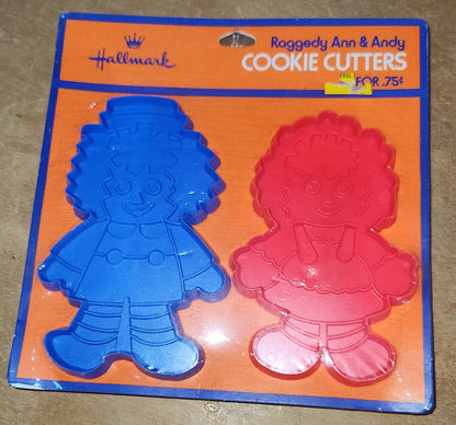 Vintage Collectible Cookie Cutter Hallmark Raggedy Ann & Andy 4 1/2"