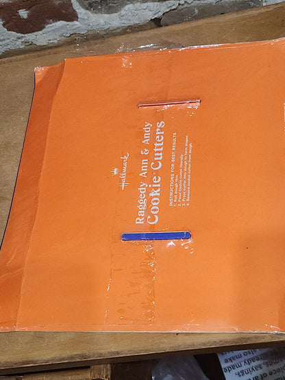 Vintage Collectible Cookie Cutter Hallmark Raggedy Ann & Andy 8"