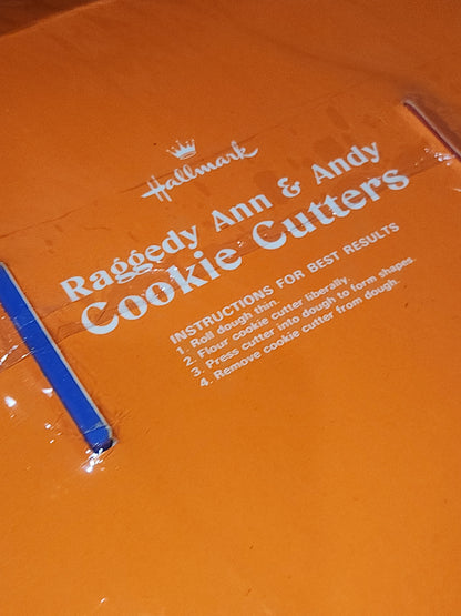 Vintage Collectible Cookie Cutter Hallmark Raggedy Ann & Andy 8"