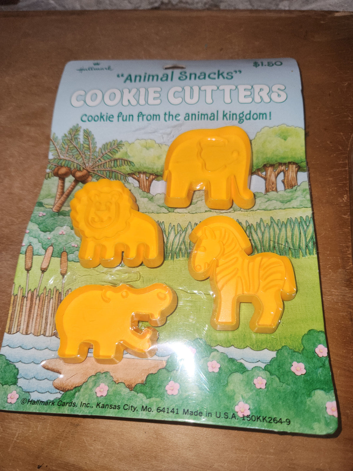 Vintage Collectible Cookie Cutter Hallmark Animal Snacks NOS