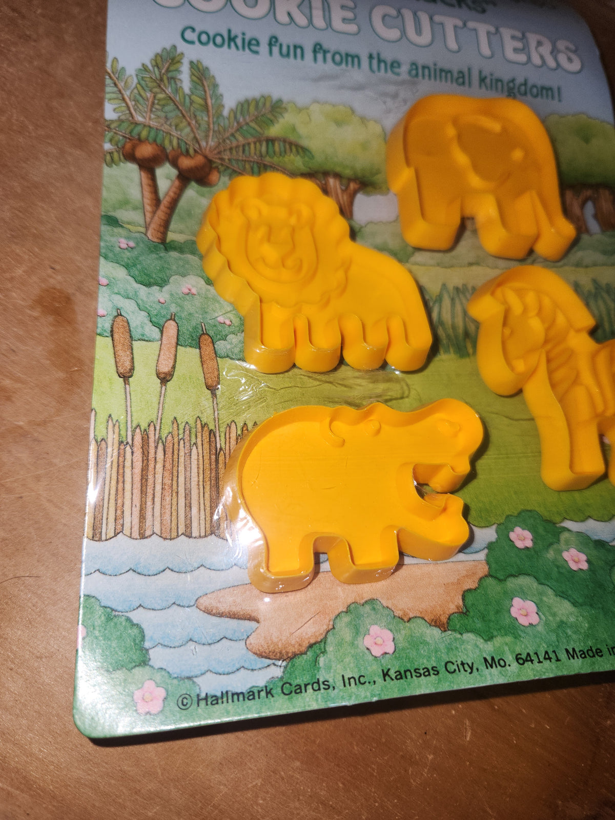Vintage Collectible Cookie Cutter Hallmark Animal Snacks NOS