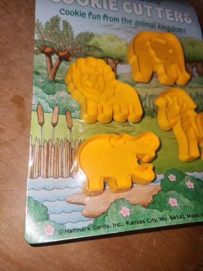 Vintage Collectible Cookie Cutter Hallmark Animal Snacks NOS