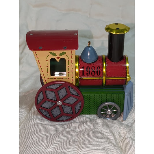 Vintage Hallmark Keepsake Ornament The Locomotive #5 in the Tin Locomotive Series 1986 hh287