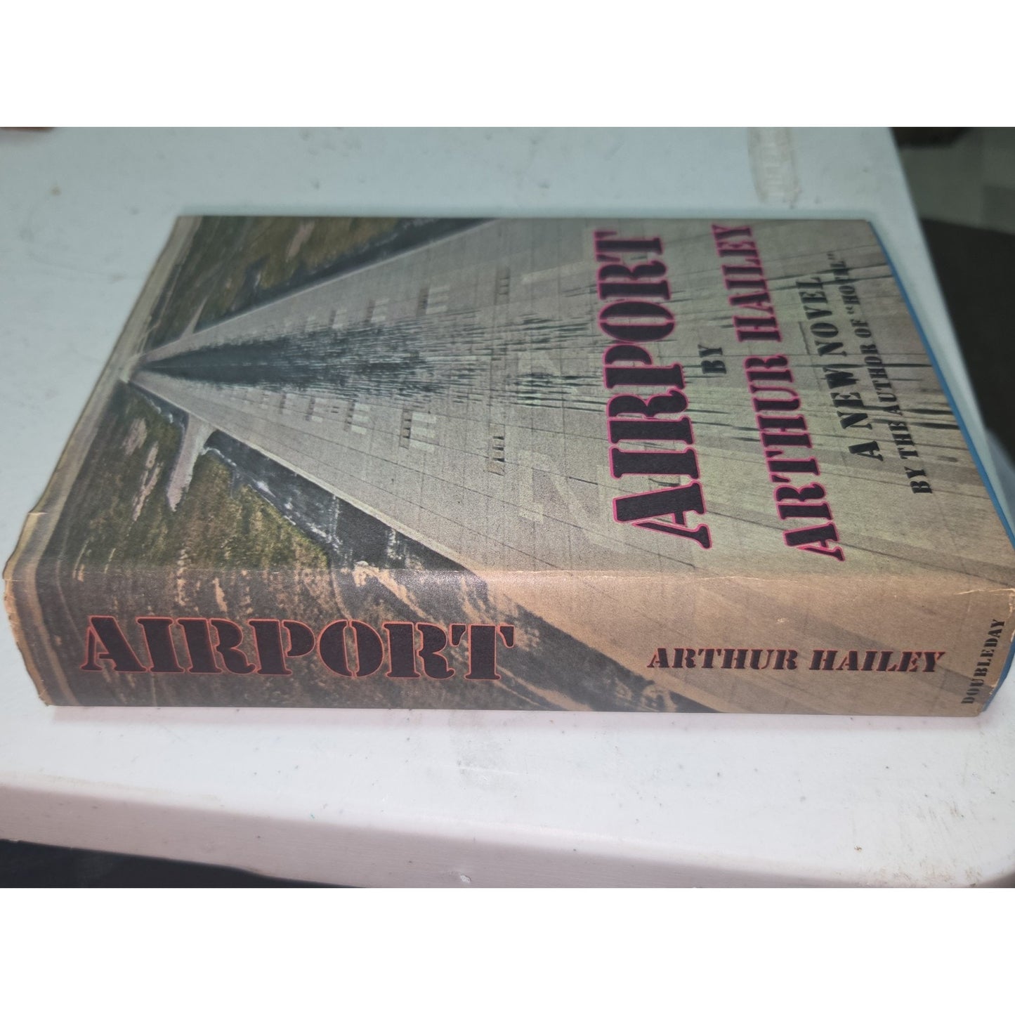 Vintage Hardcover Airport By Arthur Hailey Book Club Edition 1968 Bk65