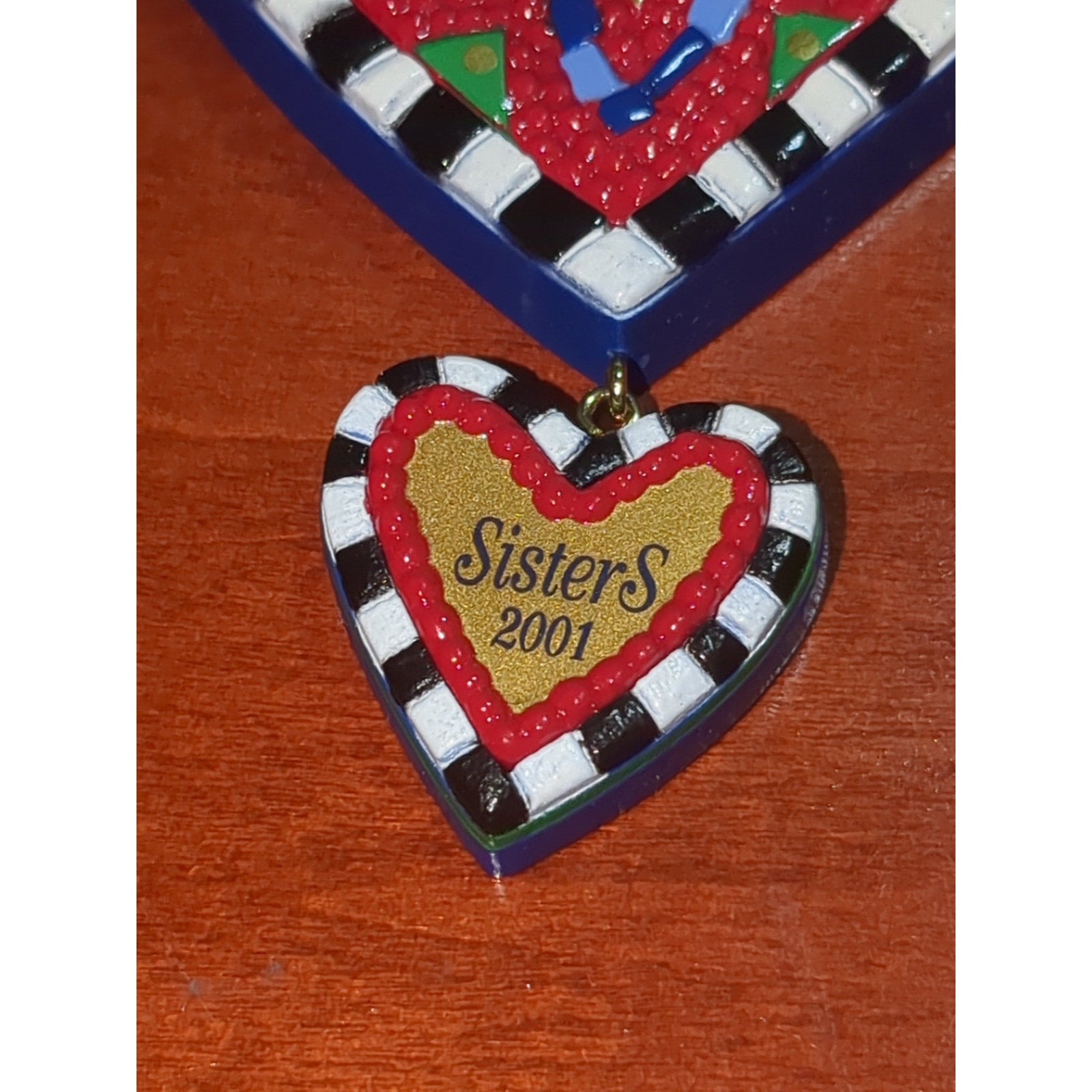 Vintage Hallmark Keepsake Ornament "SISTERS" Heart Photo Holder 2001 ho498