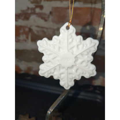 Vintage 1982 Avon Christmas Remembrance White Ceramic Snowflake Ornament with box. A7650