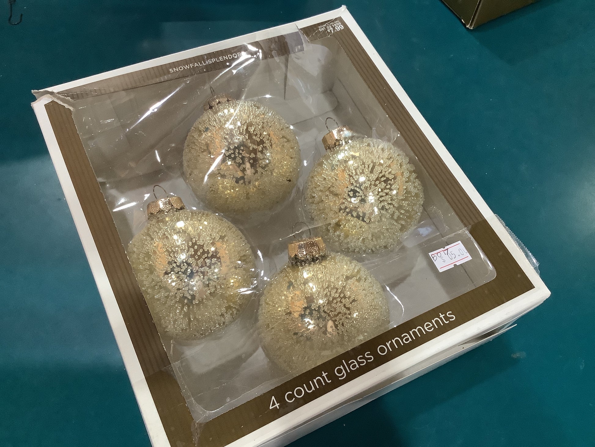 Bo17 box of ornaments last snowfall splendor glass ornaments pierced to be raining distributed by Target company