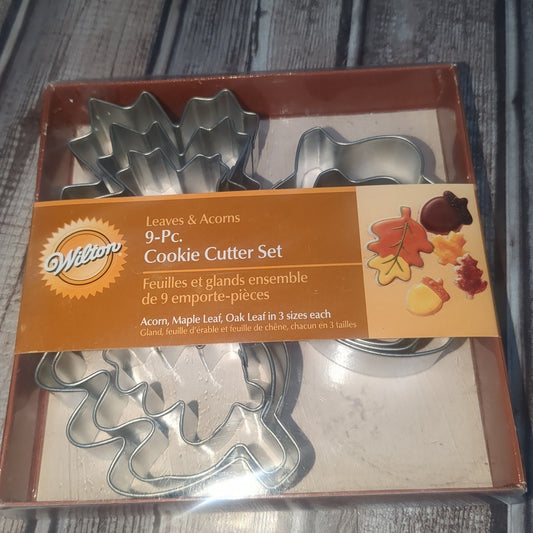 Wilton leaves in acorn 9-piece cookie cutter set
