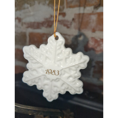 Vintage 1982 Avon Christmas Remembrance White Ceramic Snowflake Ornament with box. A7650