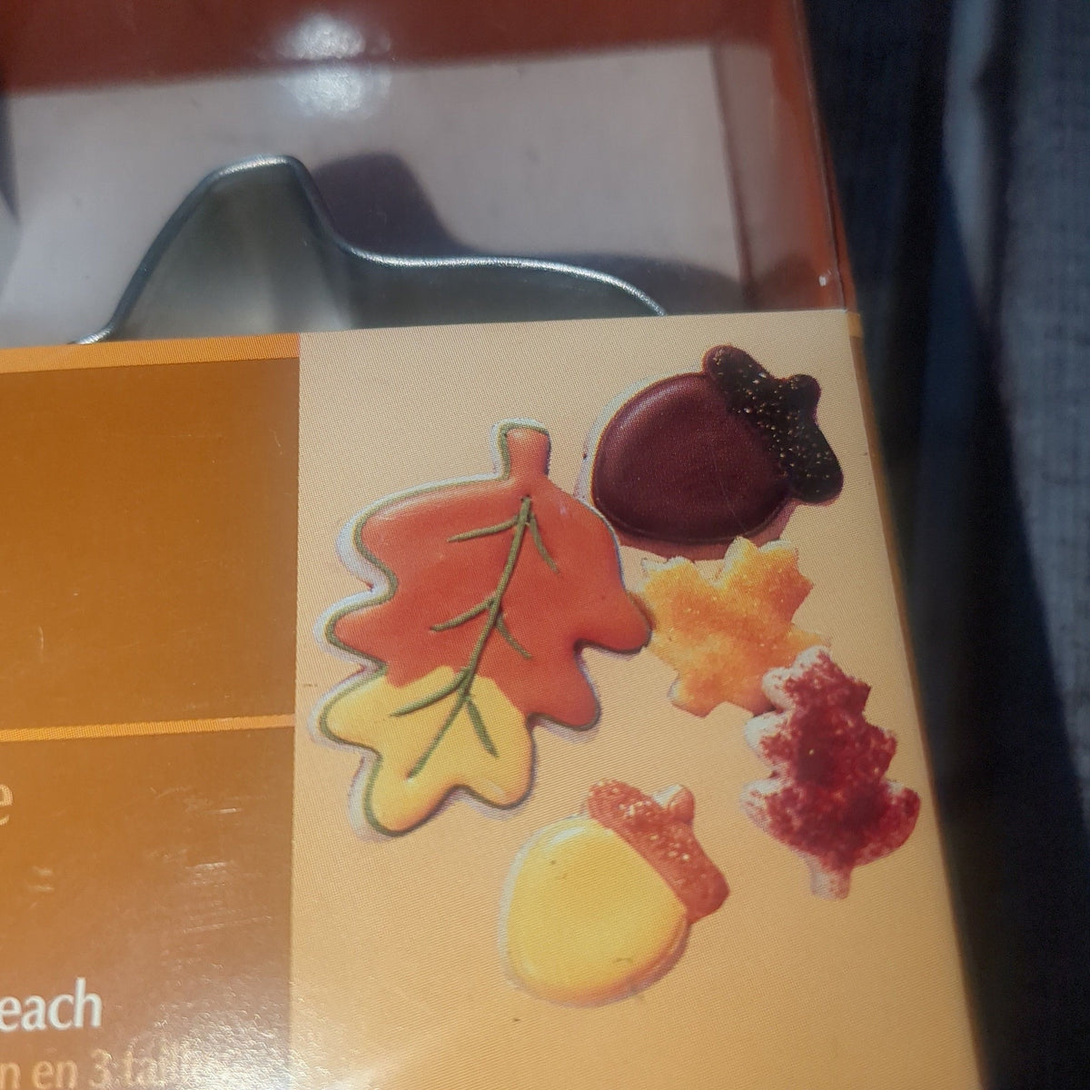 Wilton leaves in acorn 9-piece cookie cutter set