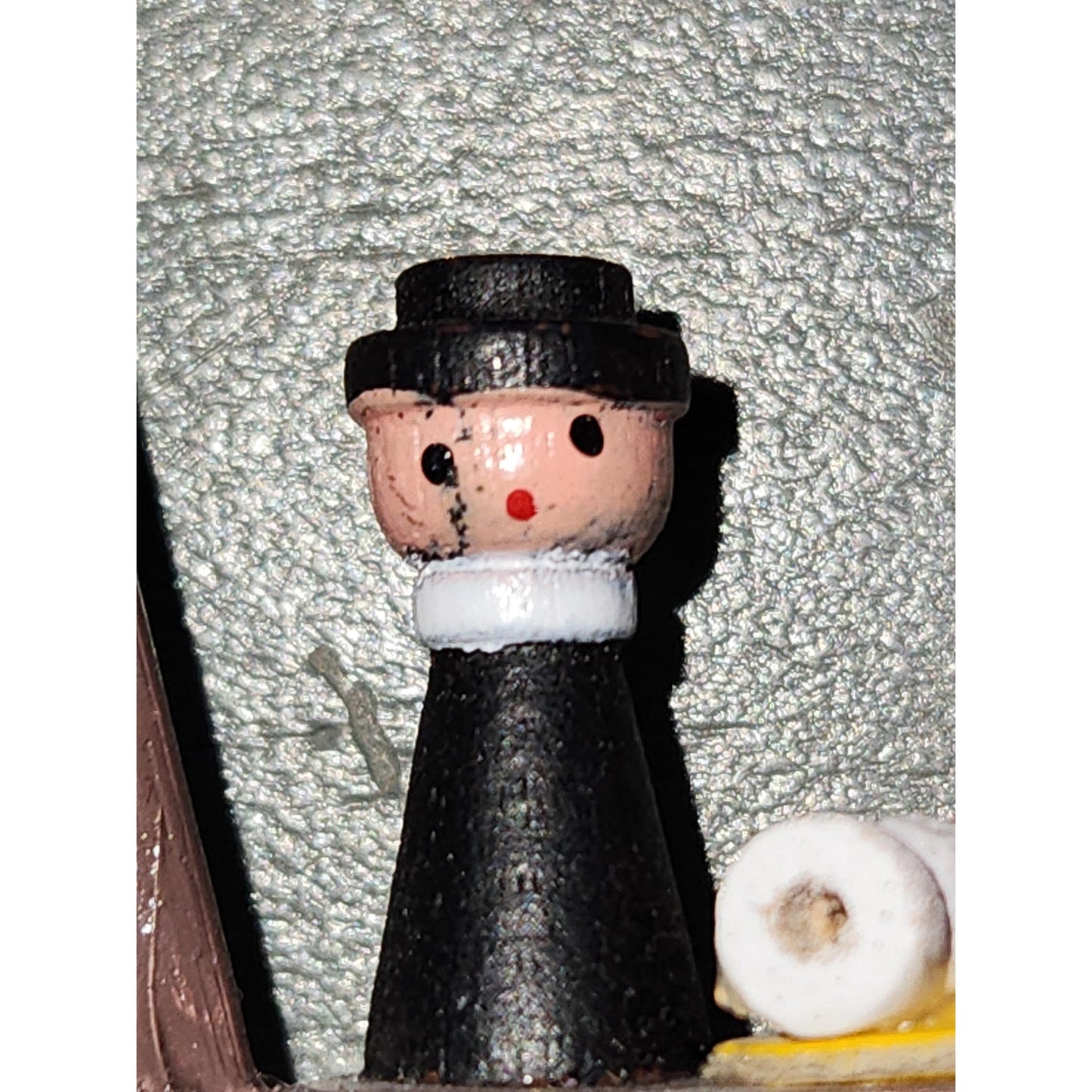 Vintage Tiny Baby Jesus Santa and Priest in a Creche Nativity Taiwan o12