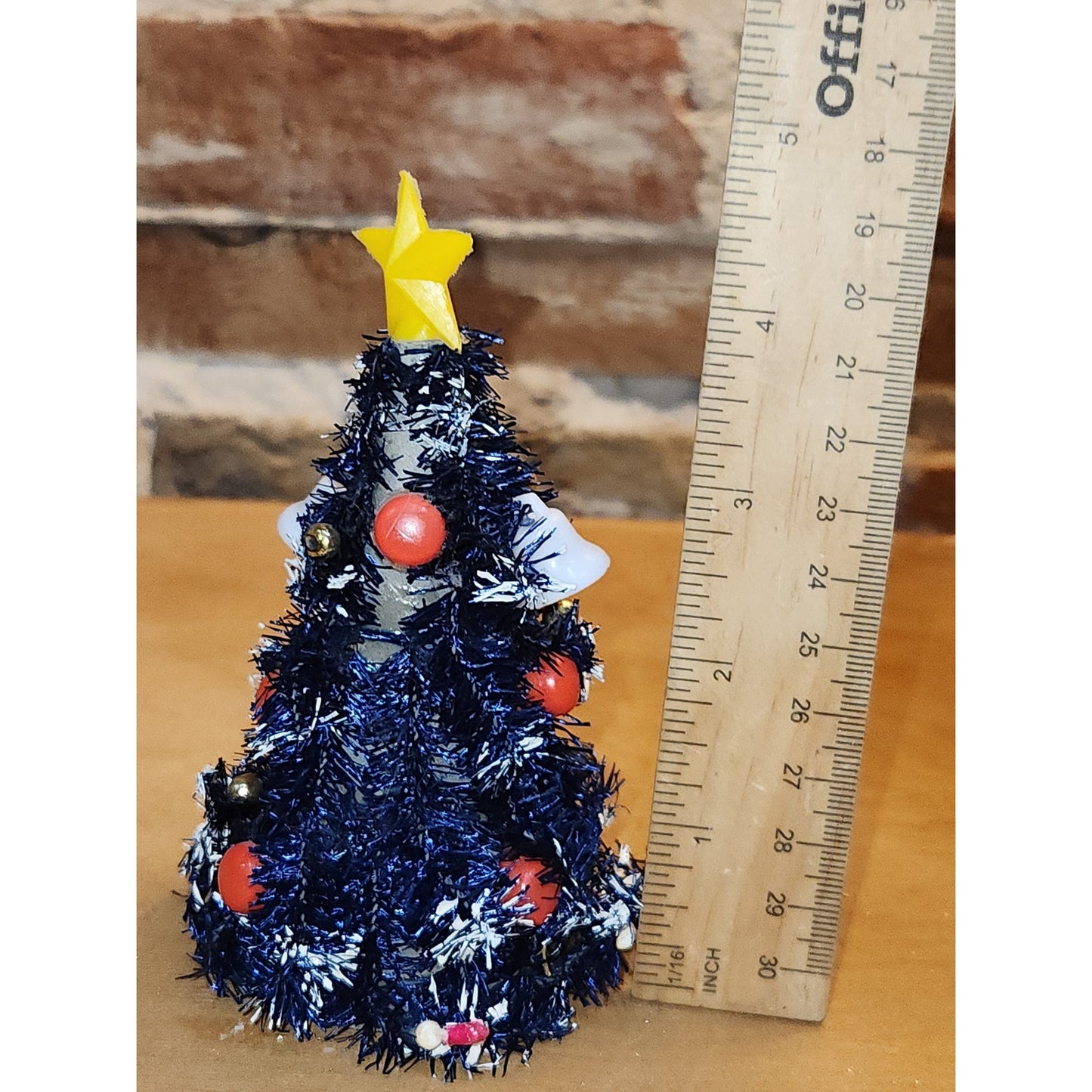 Vintage Bottle Brush Tree from 1950's Made in Japan Winking Merry Lite. Bulbs Glow UV light AS IS no lights no base bbt4