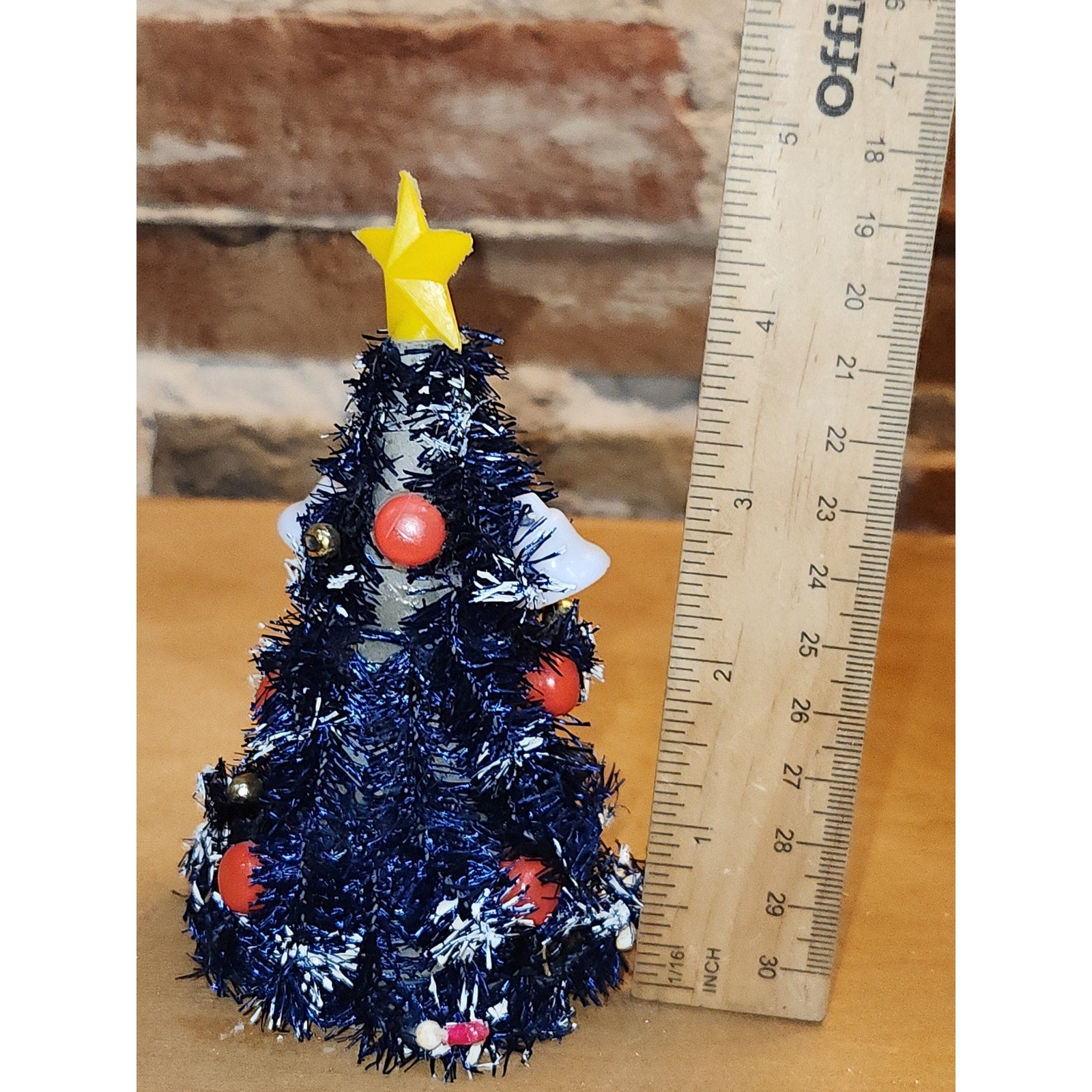 Vintage Bottle Brush Tree from 1950's Made in Japan Winking Merry Lite. Bulbs Glow UV light AS IS no lights no base bbt4