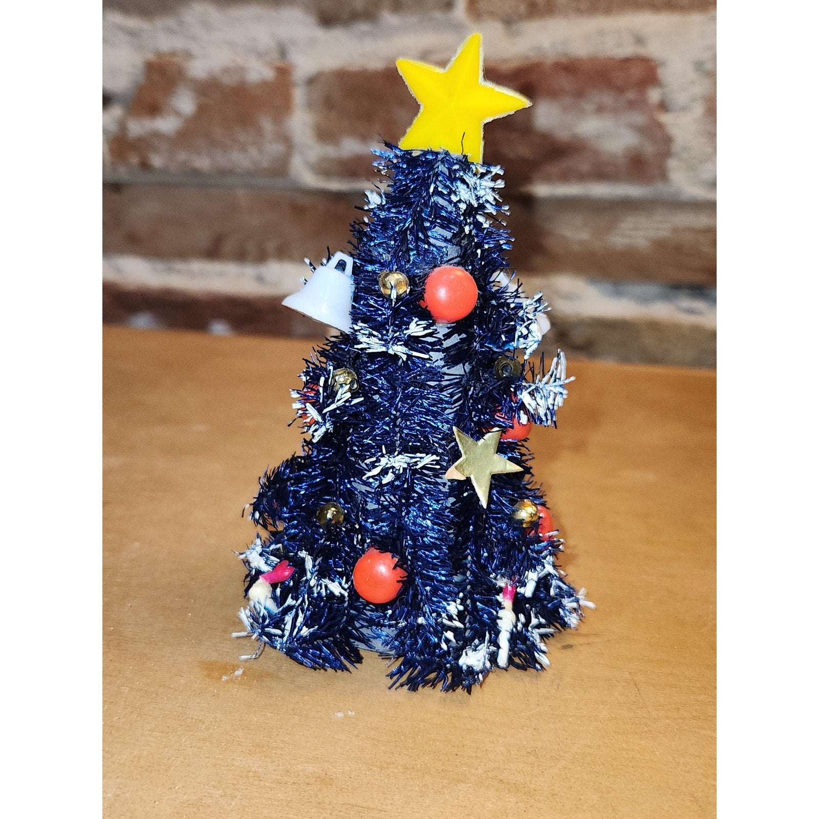Vintage Bottle Brush Tree from 1950's Made in Japan Winking Merry Lite. Bulbs Glow UV light AS IS no lights no base bbt4