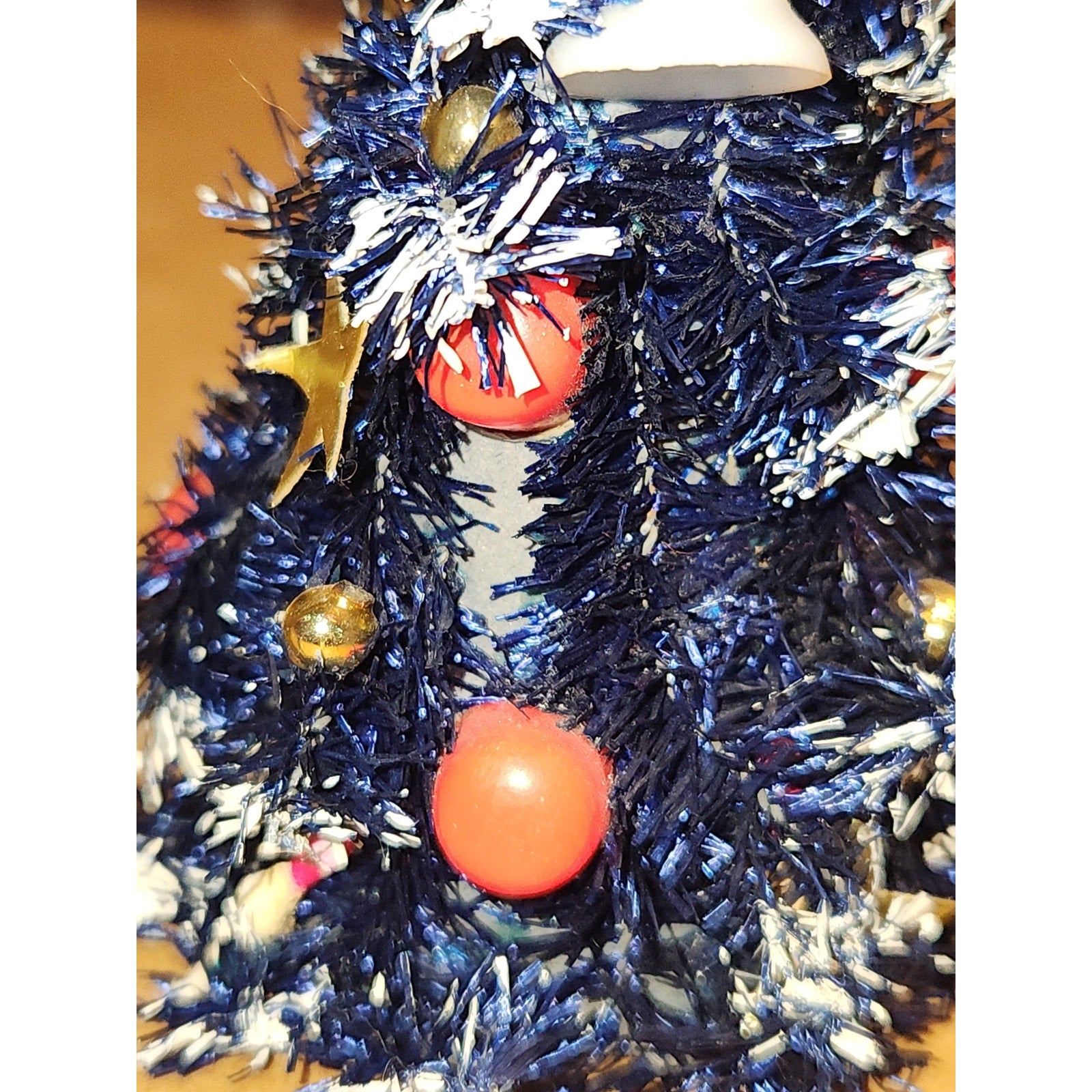 Vintage Bottle Brush Tree from 1950's Made in Japan Winking Merry Lite. Bulbs Glow UV light AS IS no lights no base bbt4