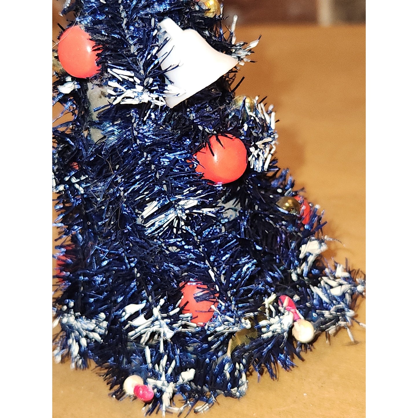 Vintage Bottle Brush Tree from 1950's Made in Japan Winking Merry Lite. Bulbs Glow UV light AS IS no lights no base bbt4